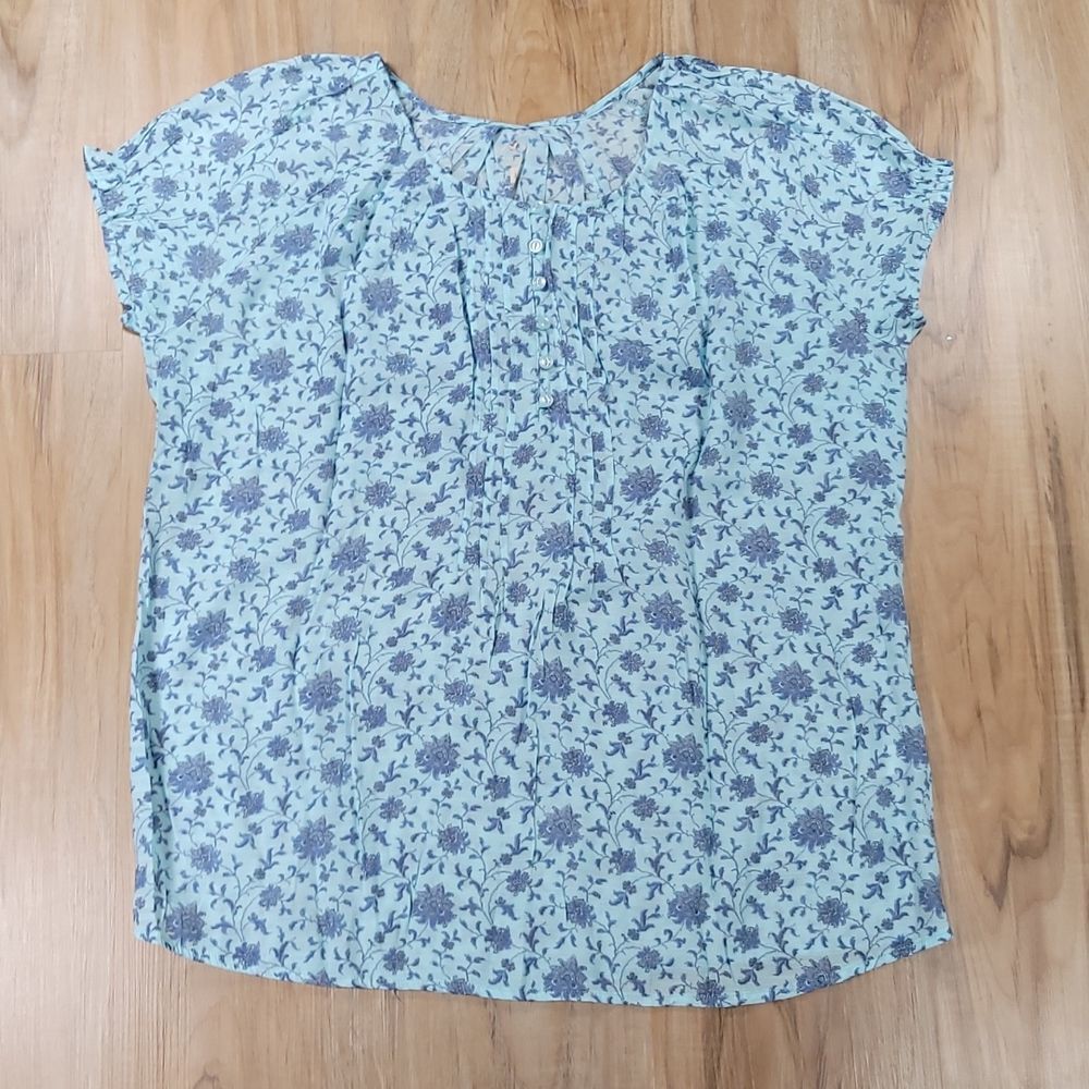 🔺️Blue Mountain Pale Blue Floral Print Pintuck Short Sleeve Top Large